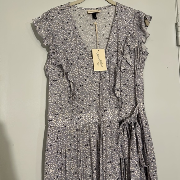Universal threads dress - Picture 3 of 5